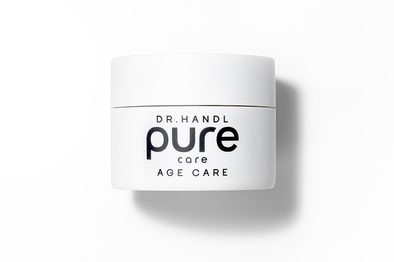 Nahaufnahme des Age Care-Produkts aus der Pure Care-Serie von Dr. Handl, die den Fokus der Marke auf hochwertige Hautpflege hervorhebt.
